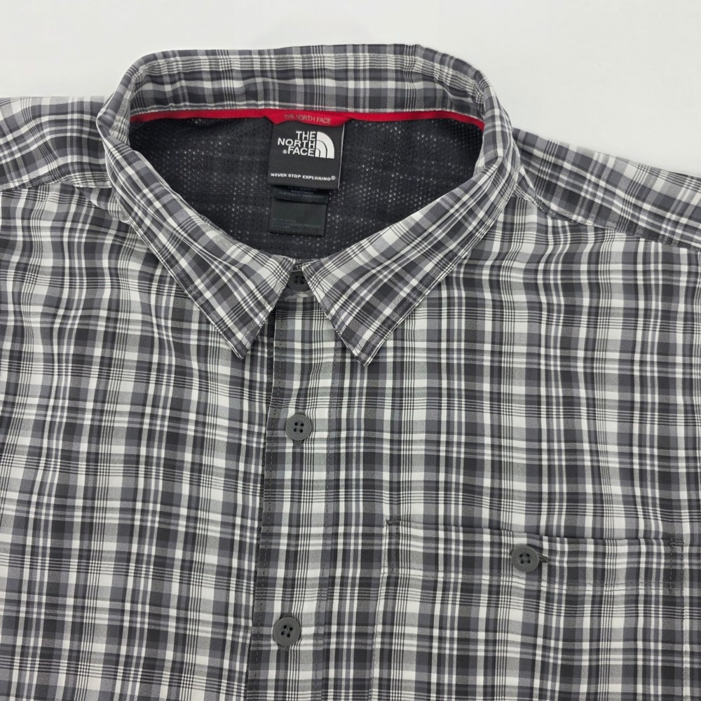 The North Face Mens XL Gray Plaid S/S Performance Button Up Hiking Shirt Pocket